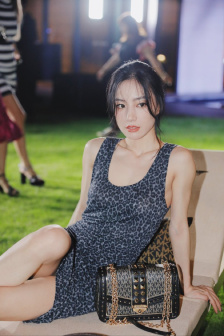 美女脱内衣网站