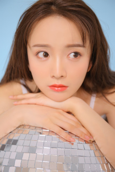 丰满大乳欲妇三级