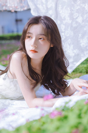 两个奶头被吃得又翘又肿特别疼