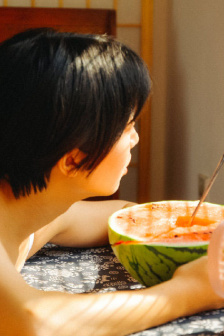 我穿开裆裤的老公突然跟我打招呼