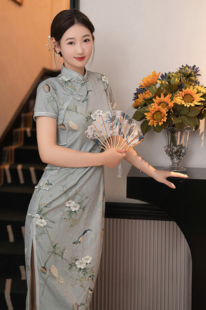 被主人在调教室SM惩罚的导演